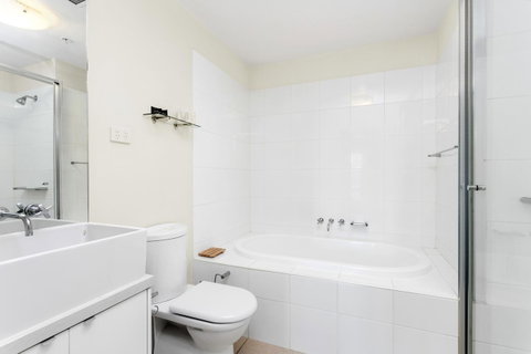 Waterfront Melbourne Apartments - Accommodation Redcliffe 26