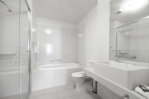 Waterfront Melbourne Apartments - Accommodation Redcliffe 5