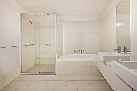 Waterfront Melbourne Apartments - Accommodation Redcliffe 34