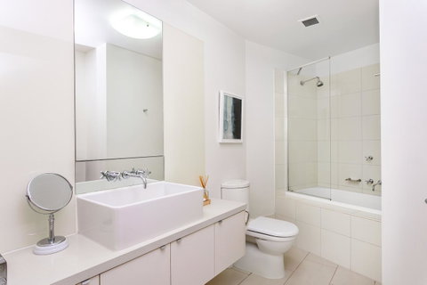 Waterfront Melbourne Apartments - Accommodation Redcliffe 37