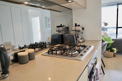 Pride Docklands Waterfront Apartment City View - Accommodation Redcliffe 22