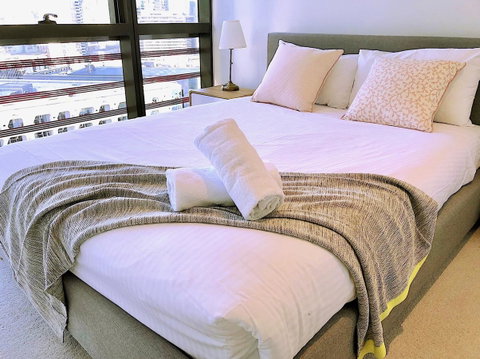 Pride Docklands Waterfront Apartment City View - Accommodation Redcliffe 41