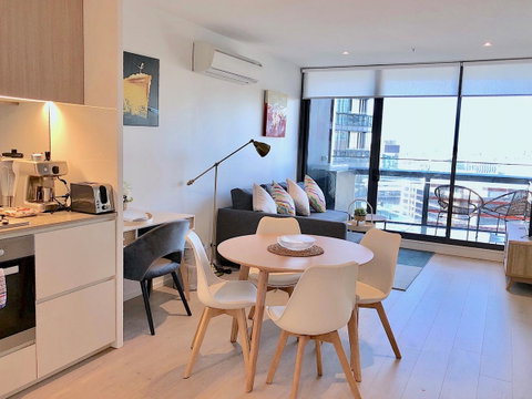 Pride Docklands Waterfront Apartment City View - Accommodation Redcliffe 5