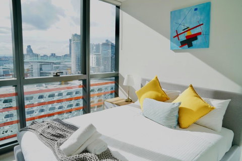 Pride Docklands Waterfront Apartment City View - Accommodation Redcliffe 10