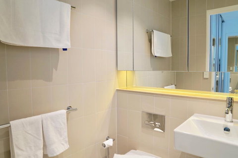 Pride Docklands Waterfront Apartment City View - Accommodation Redcliffe 17