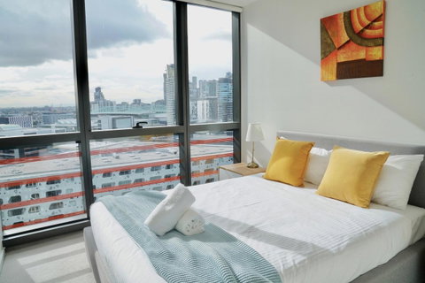 Pride Docklands Waterfront Apartment City View - Accommodation Redcliffe 9