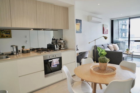 Pride Docklands Waterfront Apartment City View - Accommodation Redcliffe 14