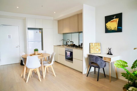 Pride Docklands Waterfront Apartment City View - Accommodation Redcliffe 13