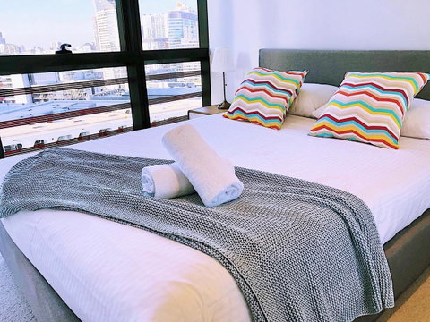 Pride Docklands Waterfront Apartment City View - Accommodation Redcliffe 26