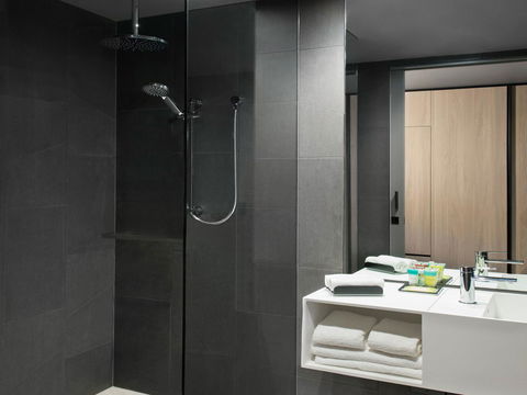 Vibe Hotel Melbourne Docklands - Accommodation Redcliffe 16