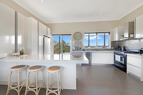 Beachside House - Accommodation Redcliffe 7