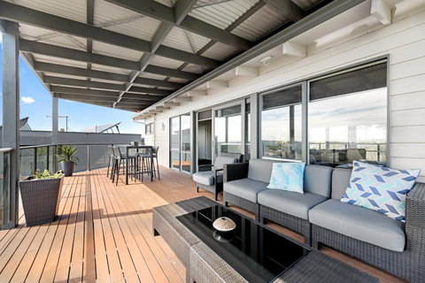 Beachside House - Accommodation Redcliffe 3
