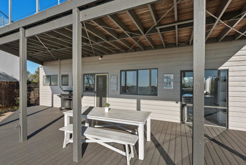 Beachside House - Accommodation Redcliffe 24