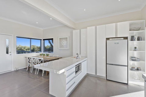 Beachside House - Accommodation Redcliffe 10