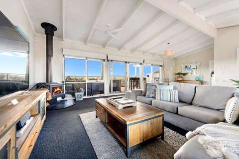 Beachside House - Accommodation Redcliffe 0