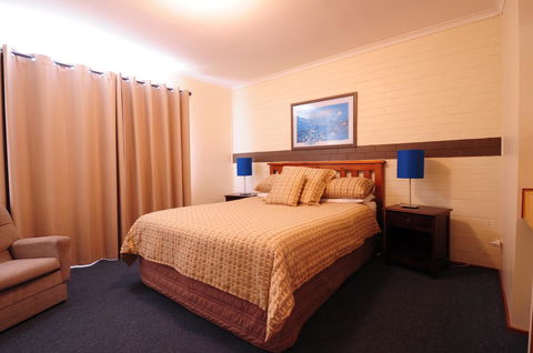 Ballymena Holiday Units - Accommodation Redcliffe 0