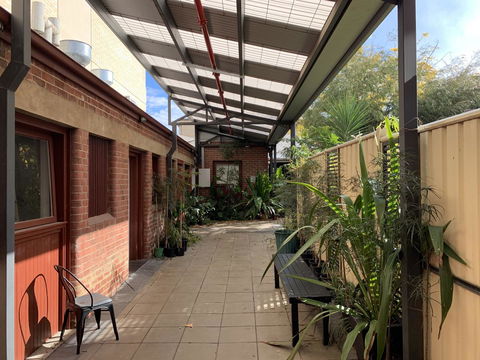 CROWN CENTRAL BUSINESS DISTRICT MOTEL - NO UNDER 18s - Accommodation Redcliffe 3