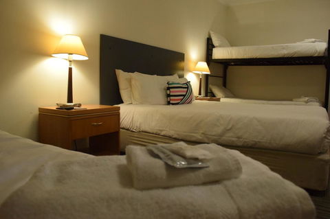 CROWN CENTRAL BUSINESS DISTRICT MOTEL - NO UNDER 18s - Accommodation Redcliffe 38