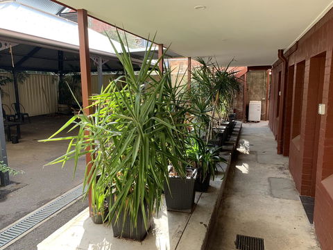 CROWN CENTRAL BUSINESS DISTRICT MOTEL - NO UNDER 18s - Accommodation Redcliffe 6
