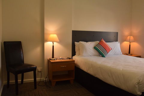 CROWN CENTRAL BUSINESS DISTRICT MOTEL - NO UNDER 18s - Accommodation Redcliffe 33