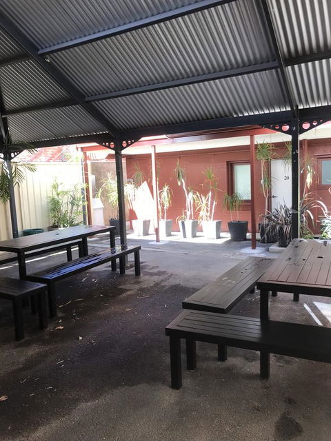 CROWN CENTRAL BUSINESS DISTRICT MOTEL - NO UNDER 18s - Accommodation Redcliffe 16