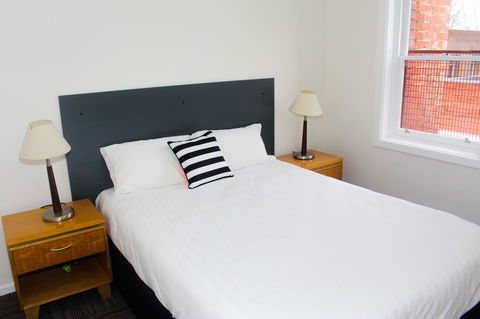 CROWN CENTRAL BUSINESS DISTRICT MOTEL - NO UNDER 18s - Accommodation Redcliffe 44