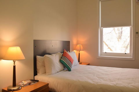 CROWN CENTRAL BUSINESS DISTRICT MOTEL - NO UNDER 18s - Accommodation Redcliffe 32