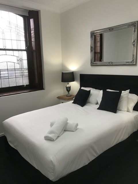 CROWN CENTRAL BUSINESS DISTRICT MOTEL - NO UNDER 18s - Accommodation Redcliffe 0