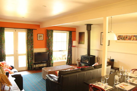 Merrimeet Cottages - Accommodation Redcliffe 6