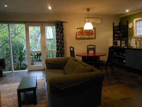 Merrimeet Cottages - Accommodation Redcliffe 12