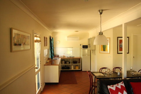 Merrimeet Cottages - Accommodation Redcliffe 28