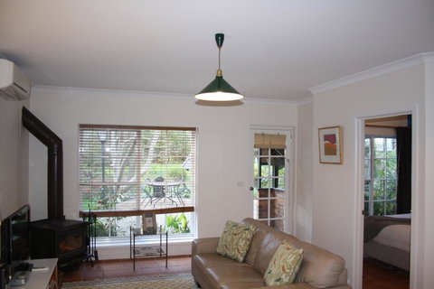 Merrimeet Cottages - Accommodation Redcliffe 40
