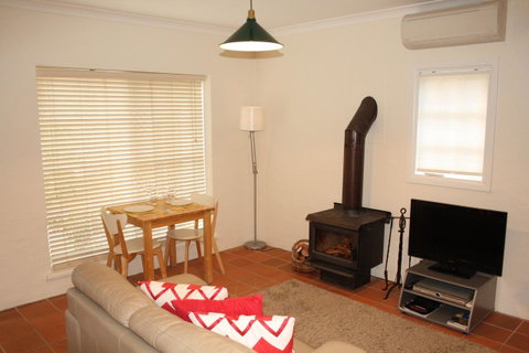 Merrimeet Cottages - Accommodation Redcliffe 24