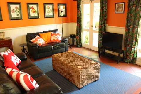 Merrimeet Cottages - Accommodation Redcliffe 13