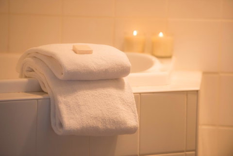 Athelstane House - Accommodation Redcliffe 18