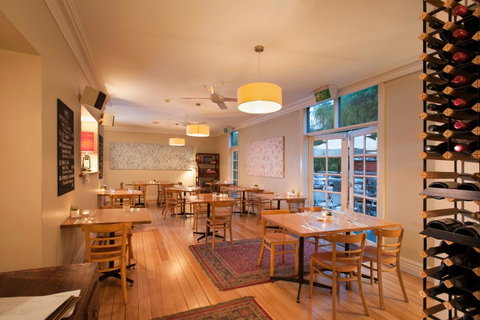 Athelstane House - Accommodation Redcliffe 10