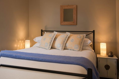 Athelstane House - Accommodation Redcliffe 16
