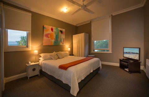 Athelstane House - Accommodation Redcliffe 27