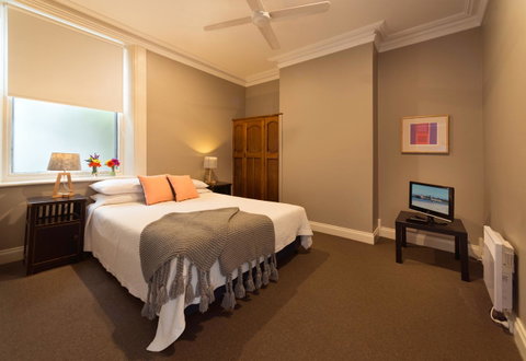 Athelstane House - Accommodation Redcliffe 11