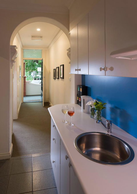 Athelstane House - Accommodation Redcliffe 12