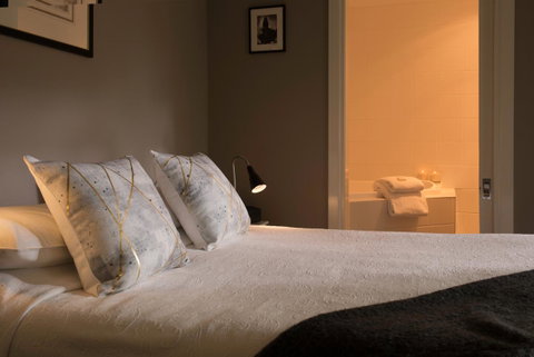 Athelstane House - Accommodation Redcliffe 30