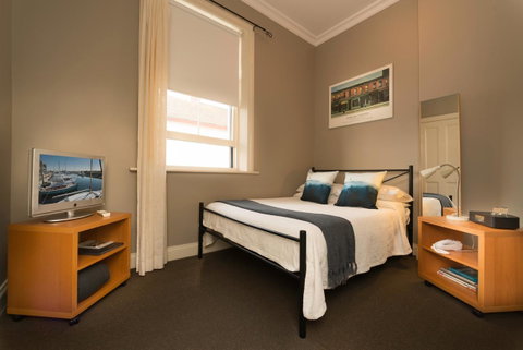 Athelstane House - Accommodation Redcliffe 17