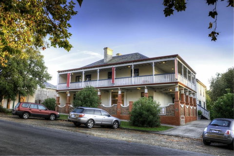 Athelstane House - Accommodation Redcliffe 9