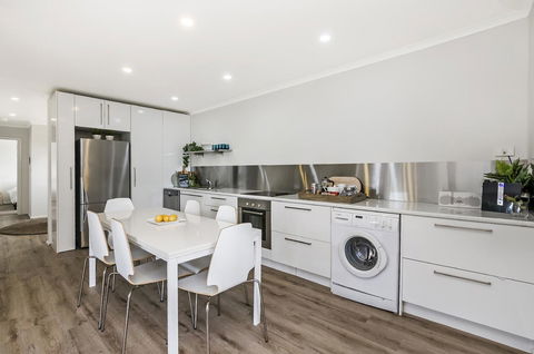 Portland Bay Apartments - Accommodation Redcliffe 4