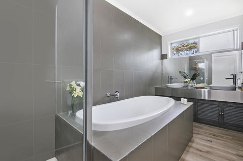 Portland Bay Apartments - Accommodation Redcliffe 8