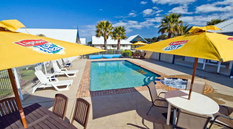 Torquay Tropicana Motel - Accommodation Redcliffe 1