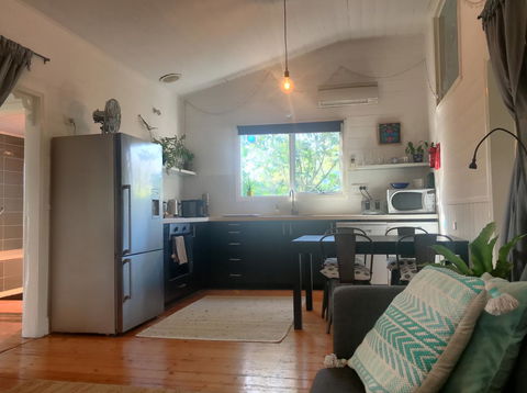 Cinta Cottage - Accommodation Redcliffe 3
