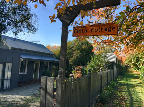 Cinta Cottage - Accommodation Redcliffe 0