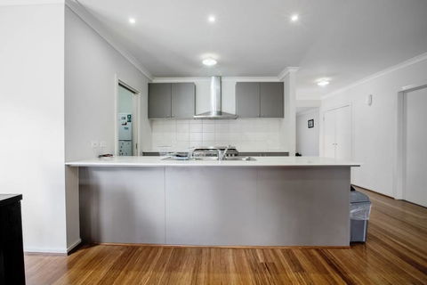 Holiday Rose - Accommodation Redcliffe 1