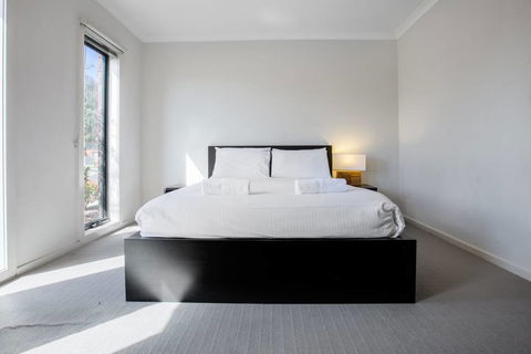 Holiday Rose - Accommodation Redcliffe 0